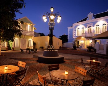 Courtyard View