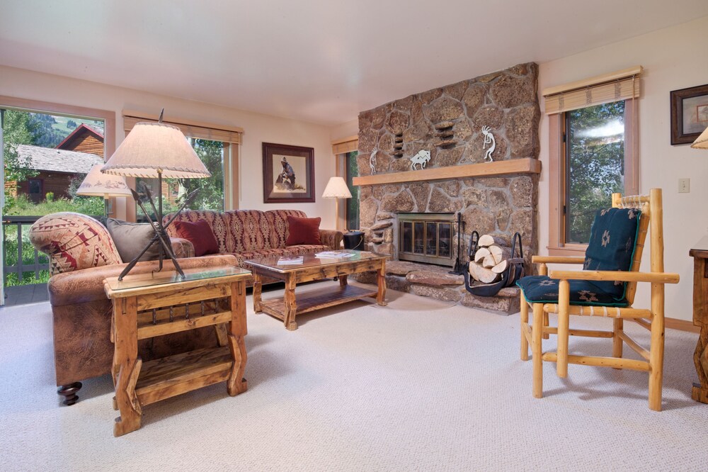 Teton Village Condos, 3 Bedrooms, 3 Bathrooms - Living Area