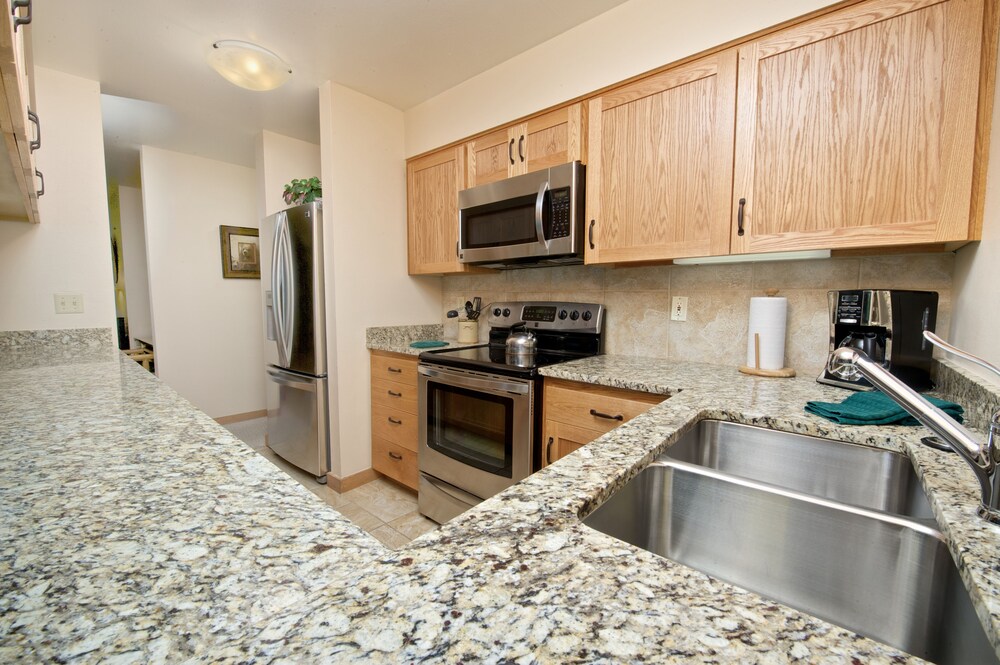 Teton Village Condos, 3 Bedrooms, 3 Bathrooms - In-Room Kitchen