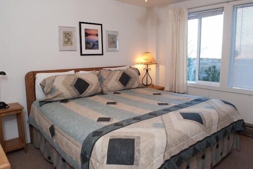 Teton Village Condos, 2 Bedrooms, 1 Bathroom - Guestroom