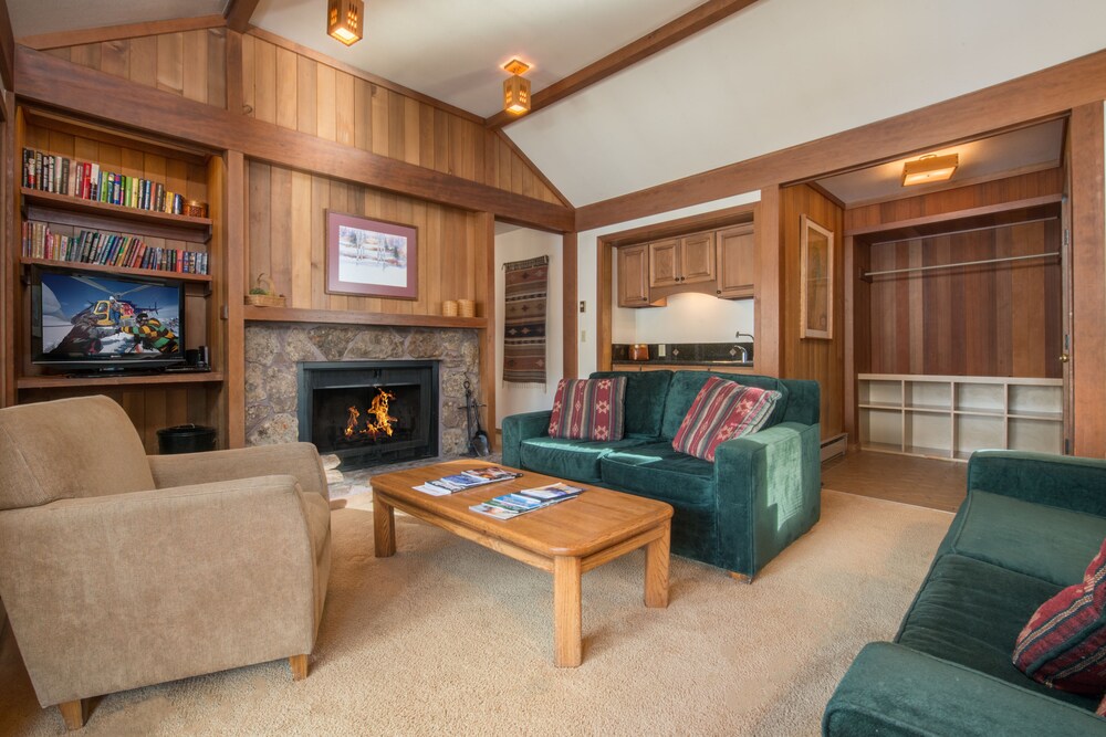 Teton Village Condos, 2 Bedrooms, 2 Bathrooms - Living Area