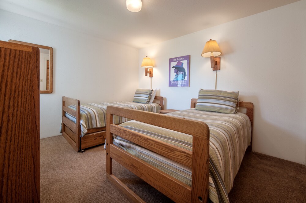Teton Village Condos, 2 Bedrooms, 1 Bathroom - Guestroom