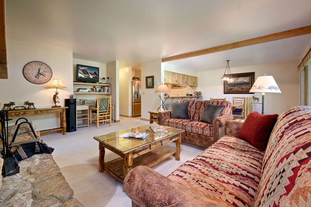 Teton Village Condos, 3 Bedrooms, 3 Bathrooms - Living Room