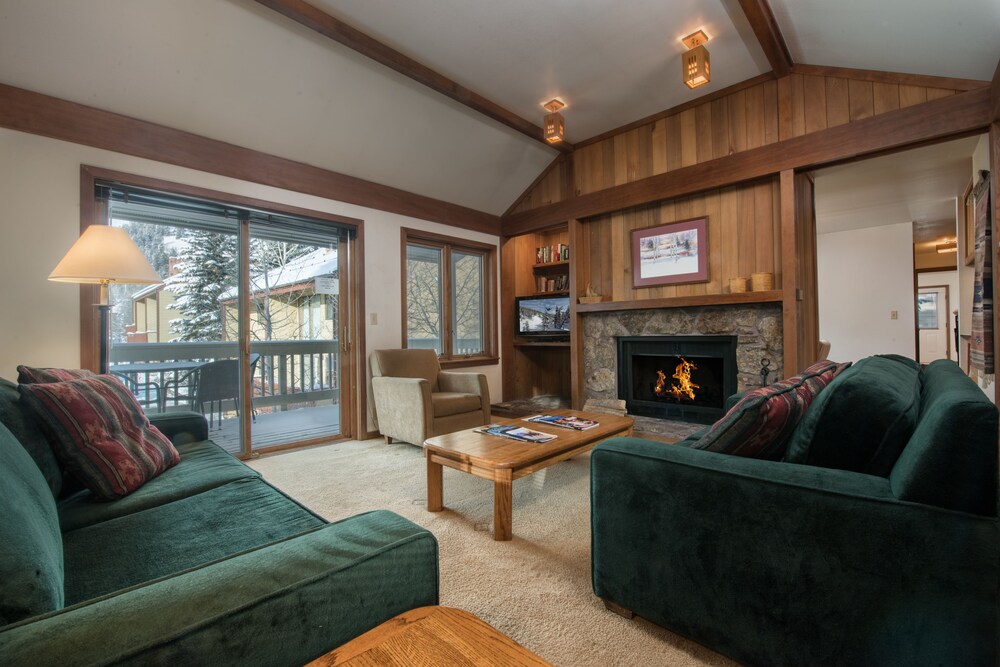 Teton Village Condos, 2 Bedrooms, 2 Bathrooms - Living Area