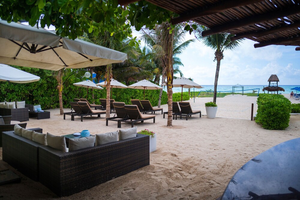 Poolside Bar