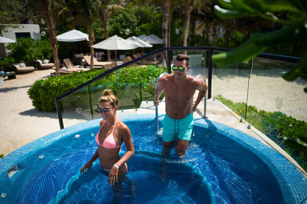 Poolside Bar