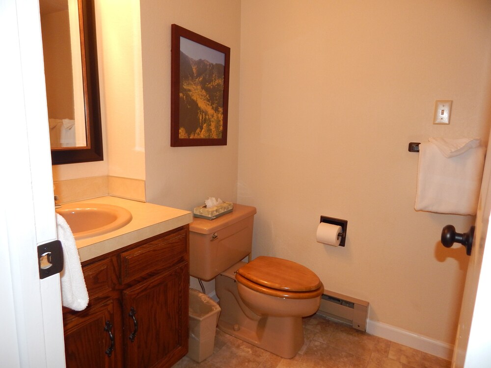 Condo, 2 Bedrooms, 2 Bathrooms - Bathroom