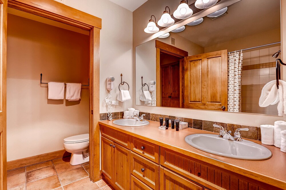 Premier Condo, 1 Bedroom (Springs) - Bathroom