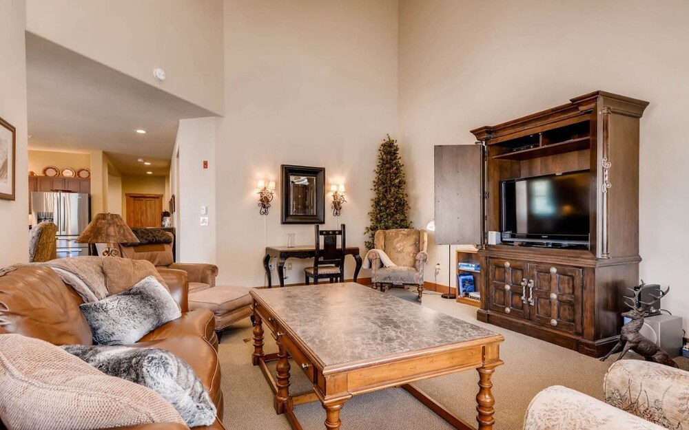 Premier Townhome, 3 Bedrooms (Redhawk) - Living Area