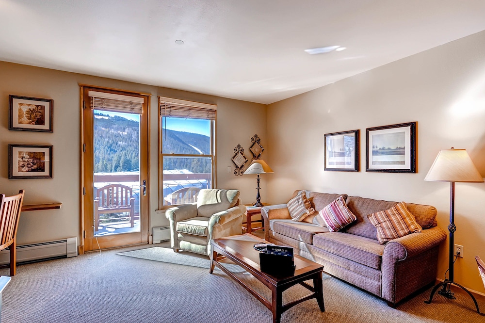 Premier Condo, 1 Bedroom (Jack Pine / Black Bear) - Living Area