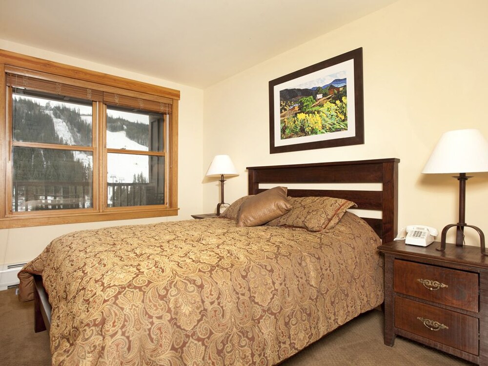 Premier Condo 2 Bedrooms with Murphy Bed (Springs) - Guestroom