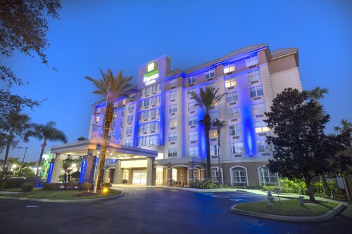Holiday Inn Express & Suites Orlando-South Lake Buena Vista