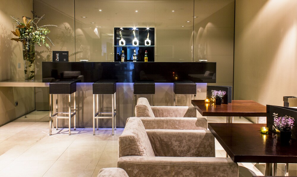 Hotel Bar