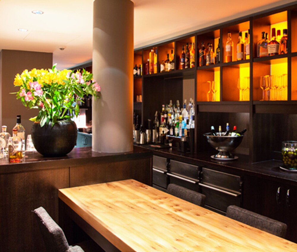 Hotel Bar