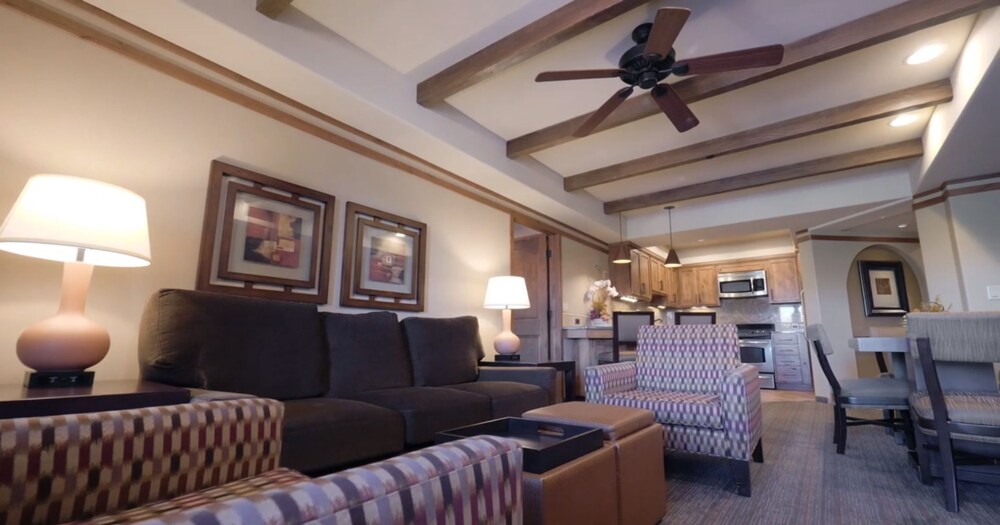 2 Bedroom Sunset Suite - Living Area