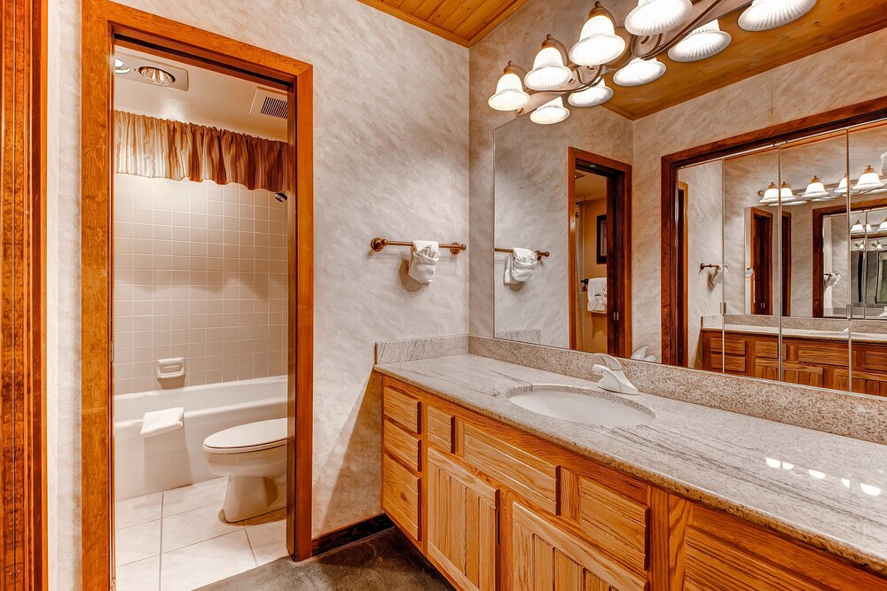 Standard Room, 2 Bedrooms, 2 Bathrooms - Bathroom
