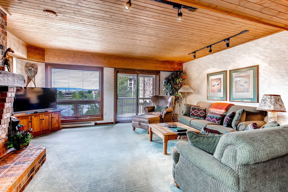 Standard Room, 2 Bedrooms, 2 Bathrooms - Living Area