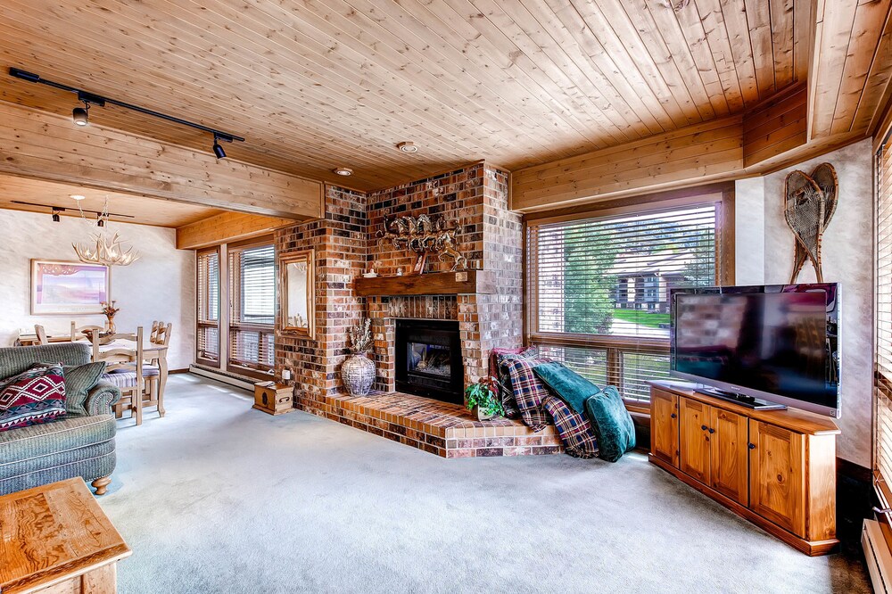 Standard Room, 2 Bedrooms, 2 Bathrooms - Living Area