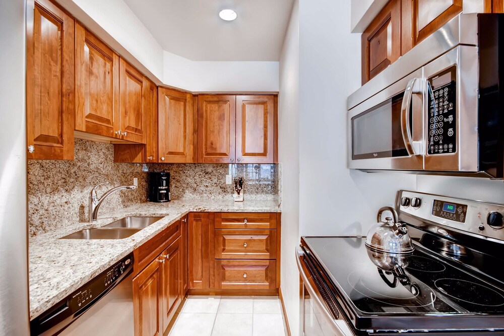 Two Bedroom 3 Bath Superior Condo with loft (North Building) - In-Room Kitchen