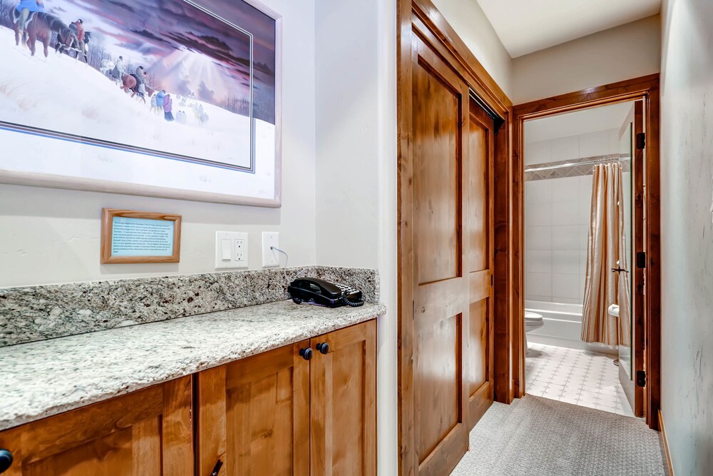 One Bedroom 1 Bath Superior Mountain View - Bathroom