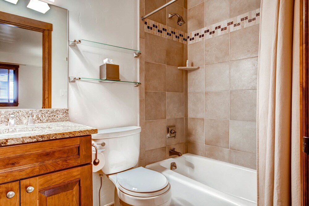 One Bedroom 2 Bath Superior Condo (North Building) - Bathroom