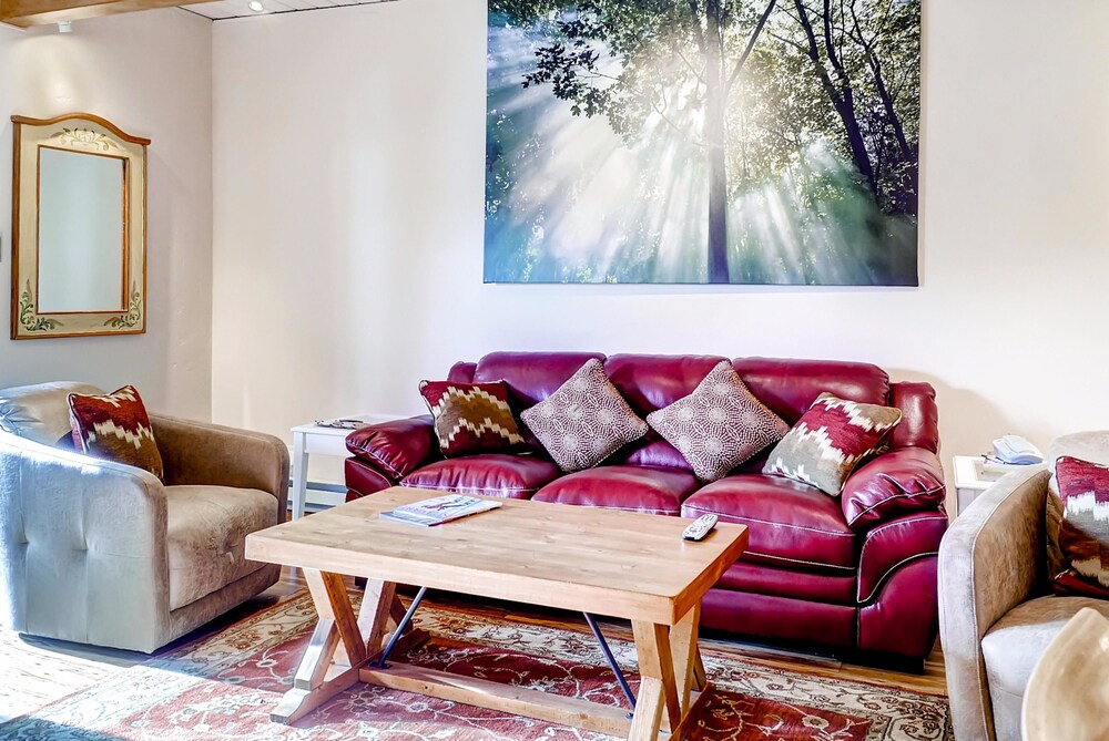 Condo, 1 Bedroom - Living Room
