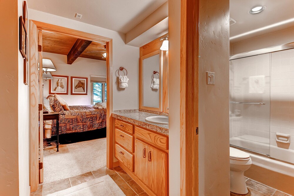 Standard Apartment, 2 Bedrooms - Bathroom