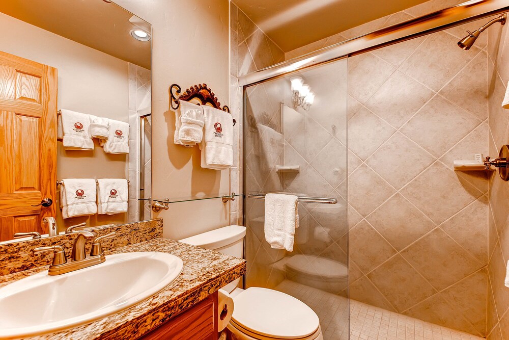 Standard Apartment, 2 Bedrooms - Bathroom