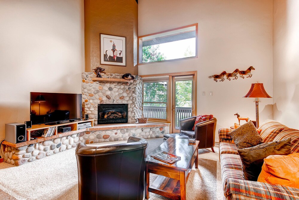 Standard Apartment, 2 Bedrooms - Living Area