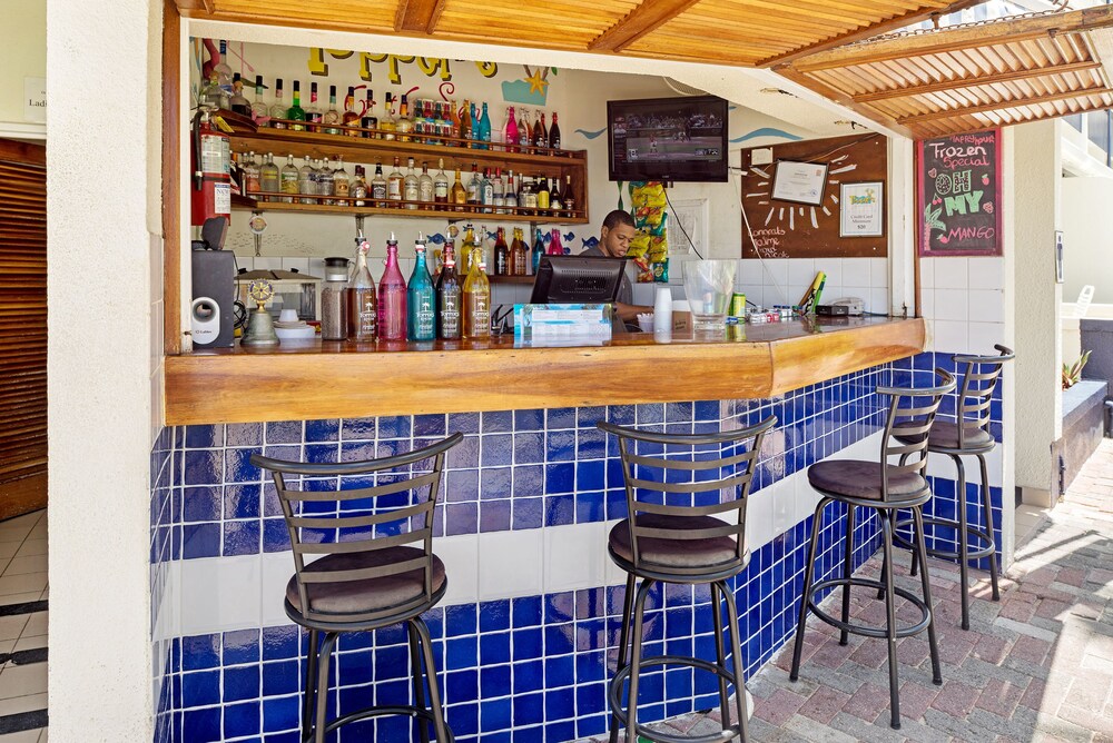 Bar junto a la piscina
