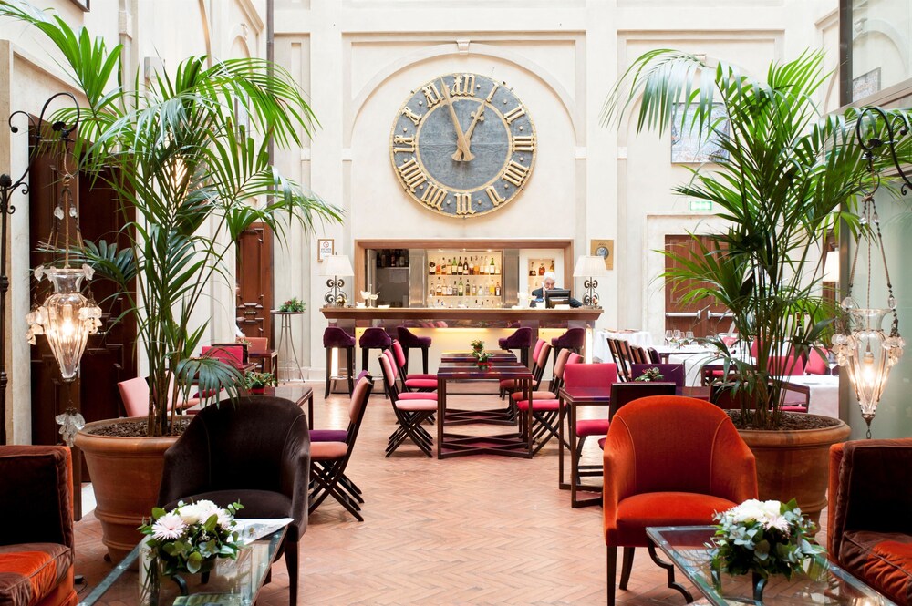 Hotel Bar