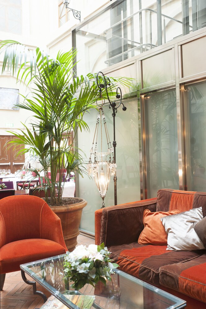 Hotel Lounge