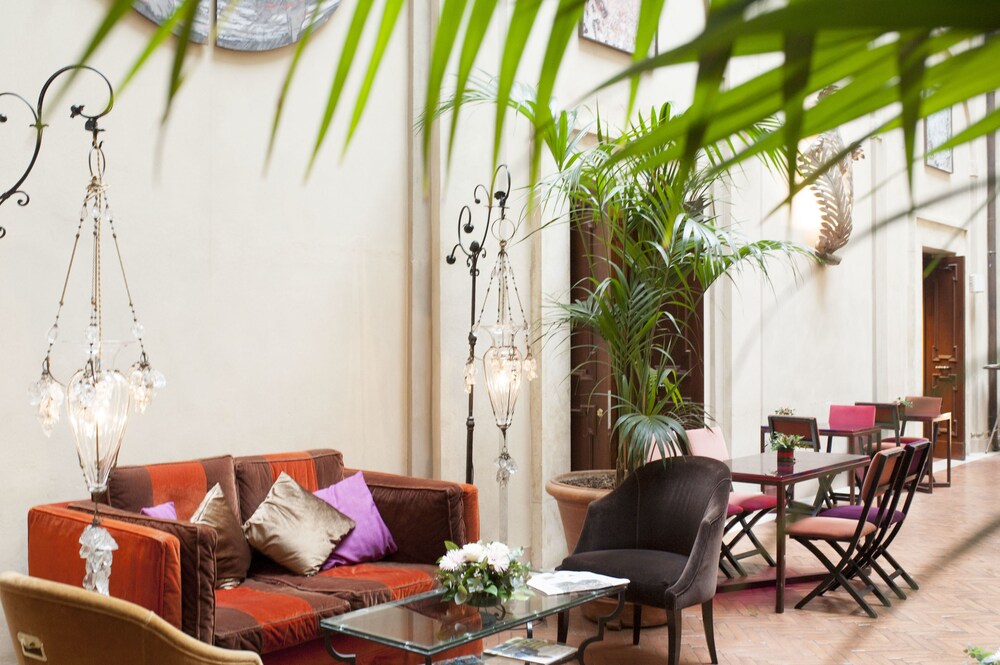 Hotel Lounge