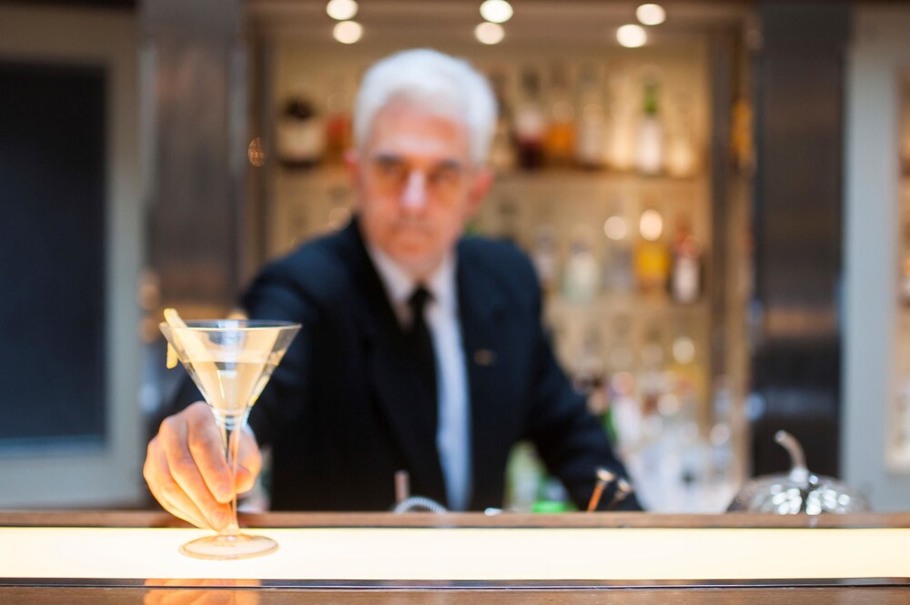 Hotel Bar