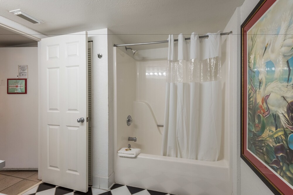 Condo, 2 Bedrooms - Bathroom