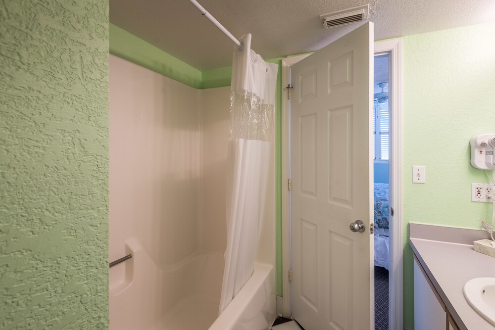 Condo, 2 Bedrooms - Bathroom Shower