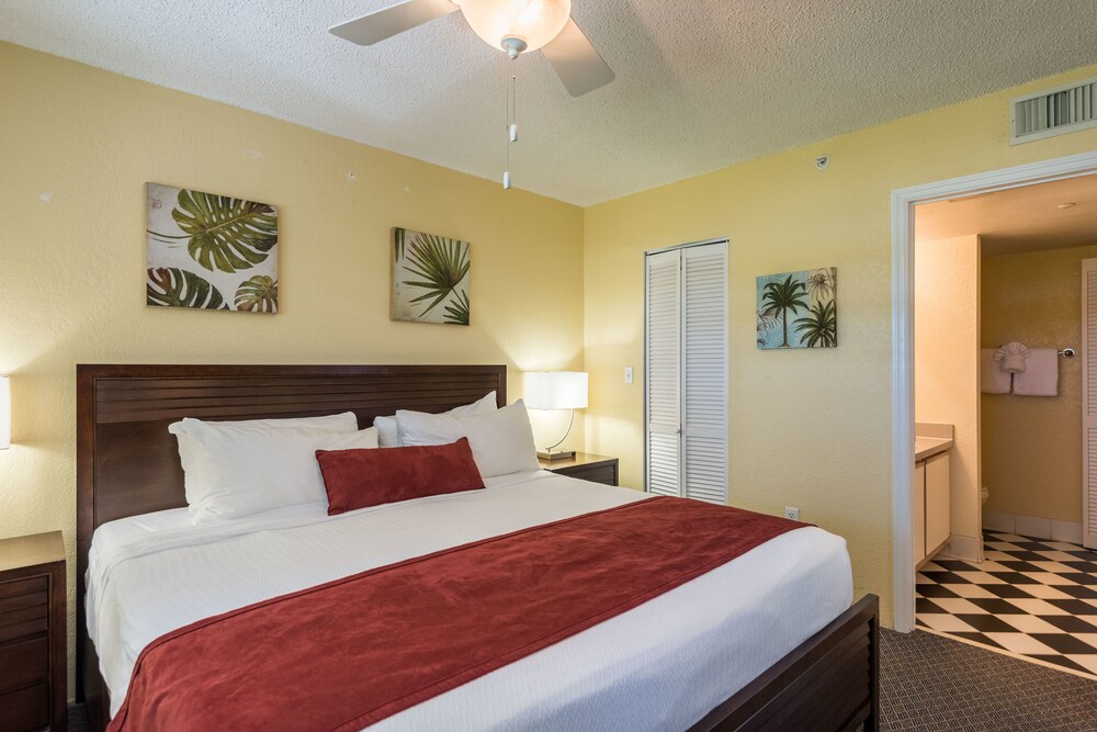 Condo, 2 Bedrooms - Living Area