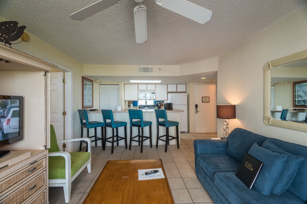 Condo, 2 Bedrooms - Living Area