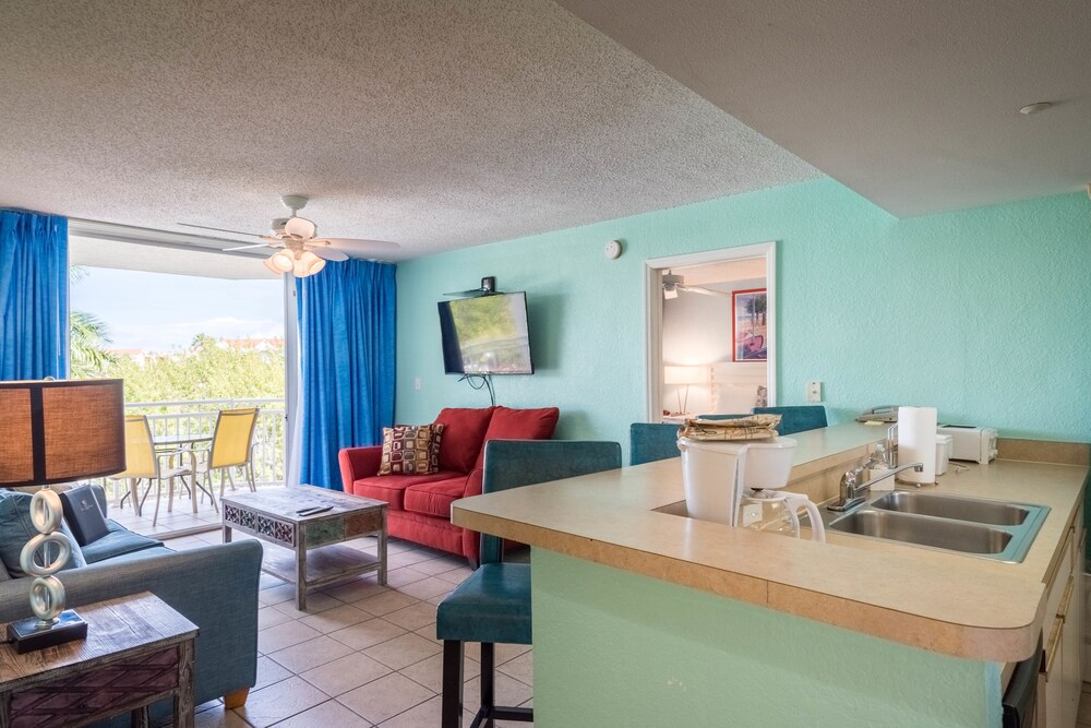 Condo, 2 Bedrooms - Living Area