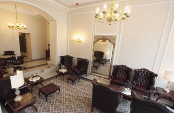 Hotel Lounge