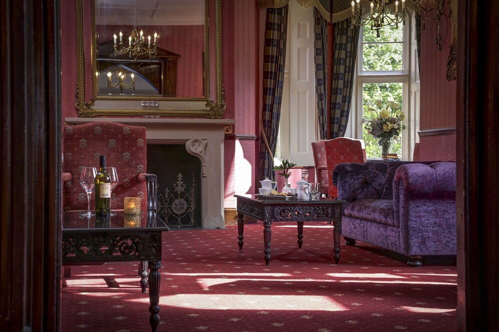 Hotel Lounge