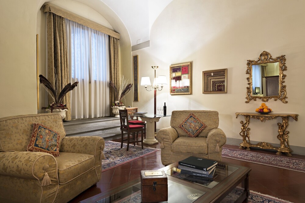 Classic Suite - Guestroom