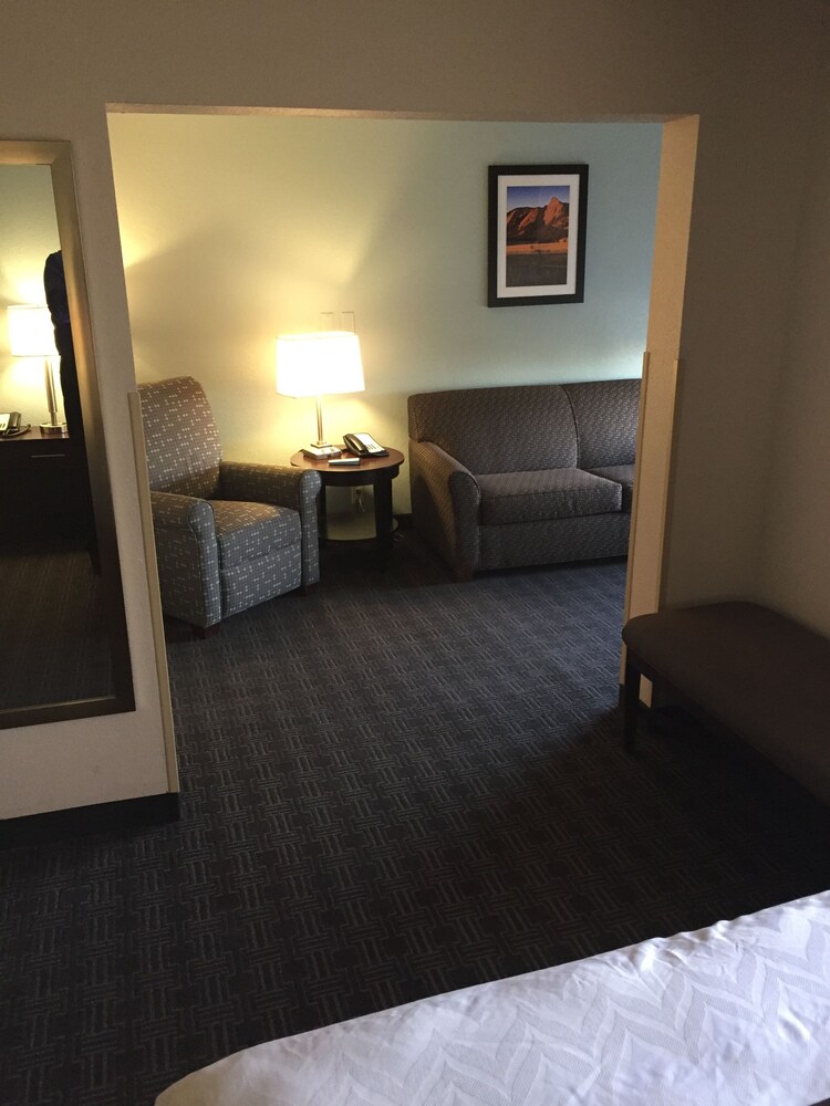 Living area, Best Western Plus Gateway Inn & Suites