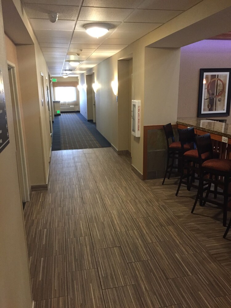 Hallway, Best Western Plus Gateway Inn & Suites