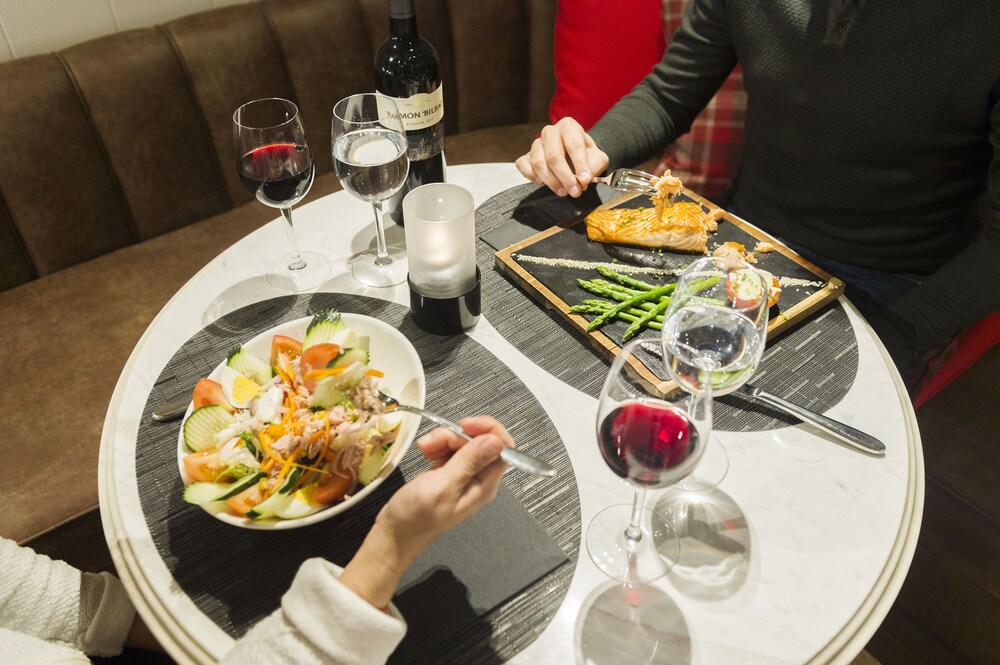 Couples Dining