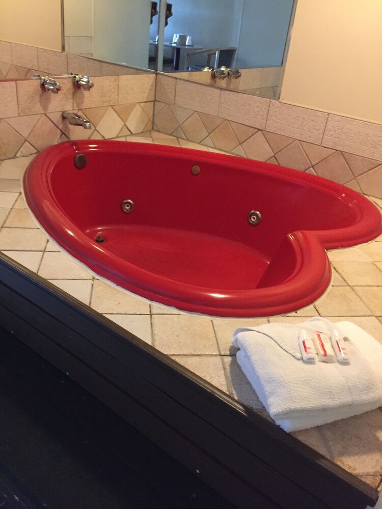 Deep Soaking Bathtub