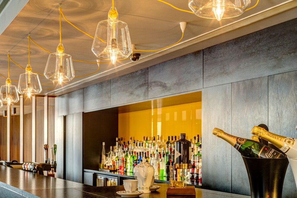 Hotel Lounge