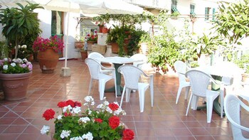 Childrens Play Area - Outdoor