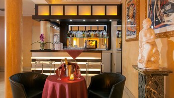 Hotel Bar