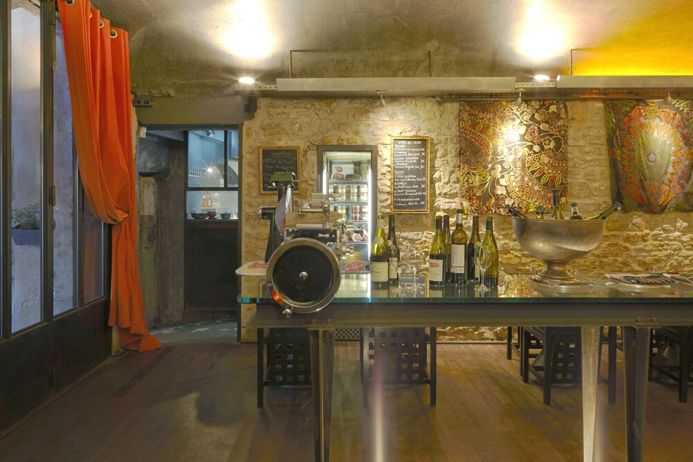 Hotel Bar